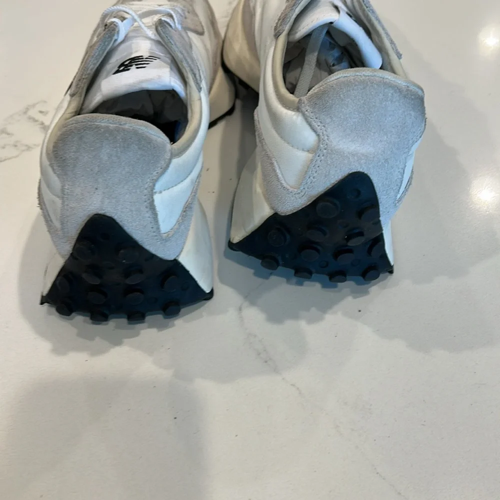 NEW BALANCE Women's 327 Shoes Size 9B In Sea Salt with NB 103 White And Black - Picture 10 of 13
